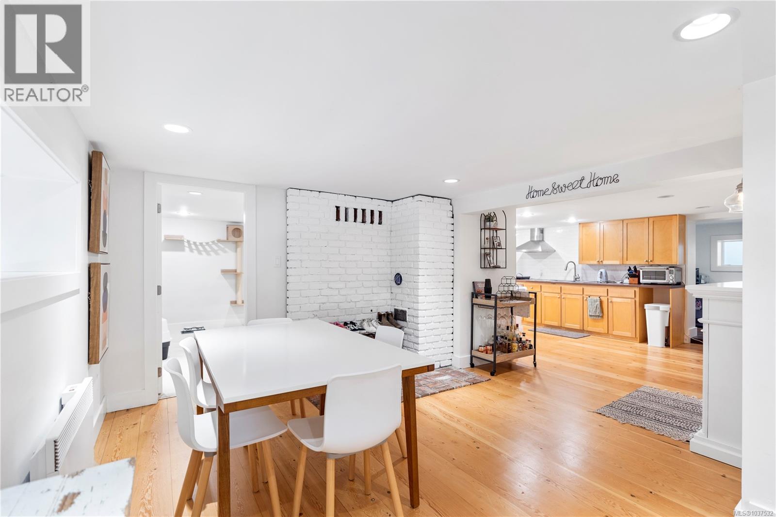 1074 Oliver St - 45