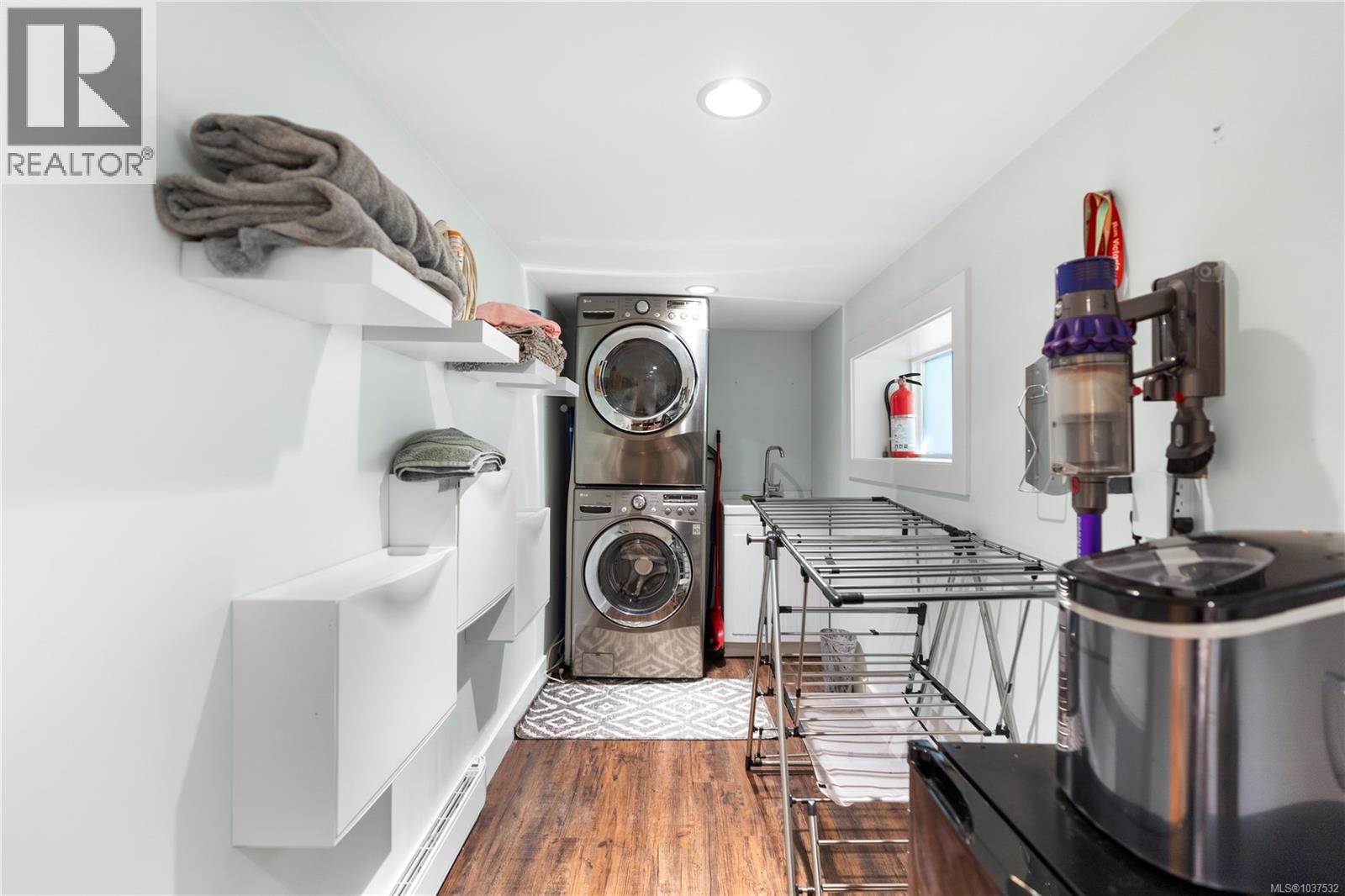 1074 Oliver St - 50