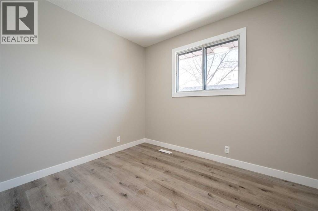 255 Castleridge Drive NE - 14