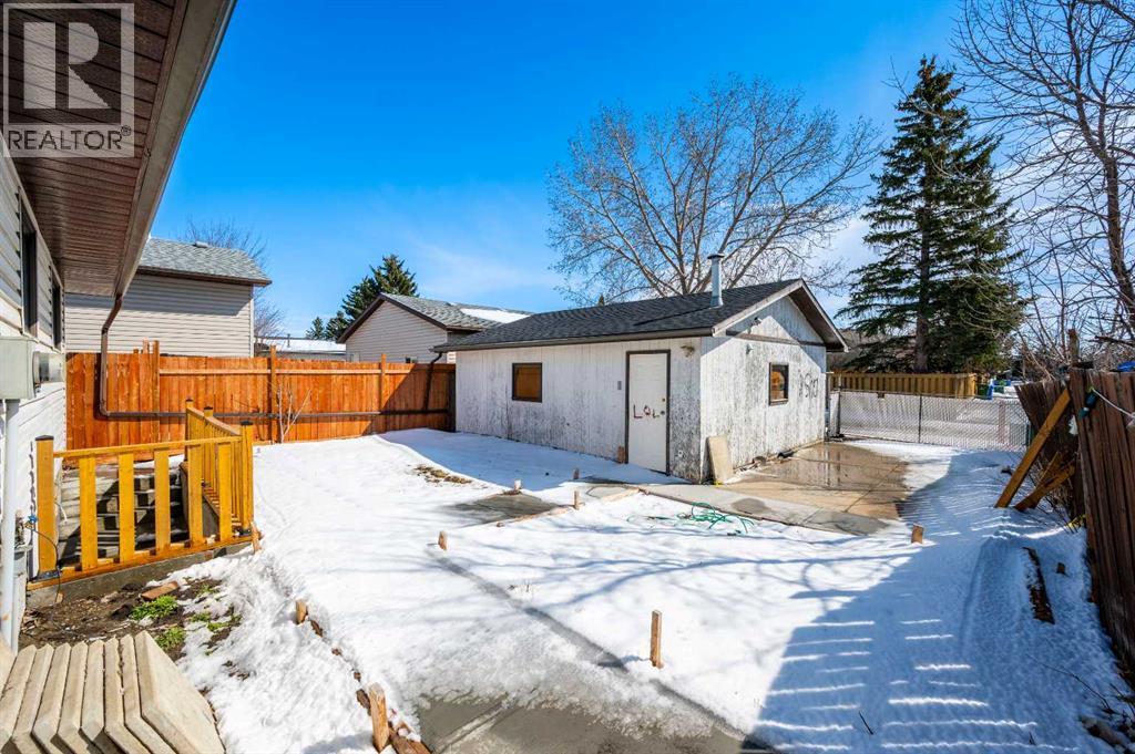 255 Castleridge Drive NE - 31