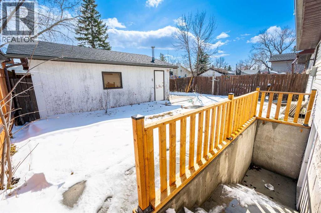 255 Castleridge Drive NE - 32