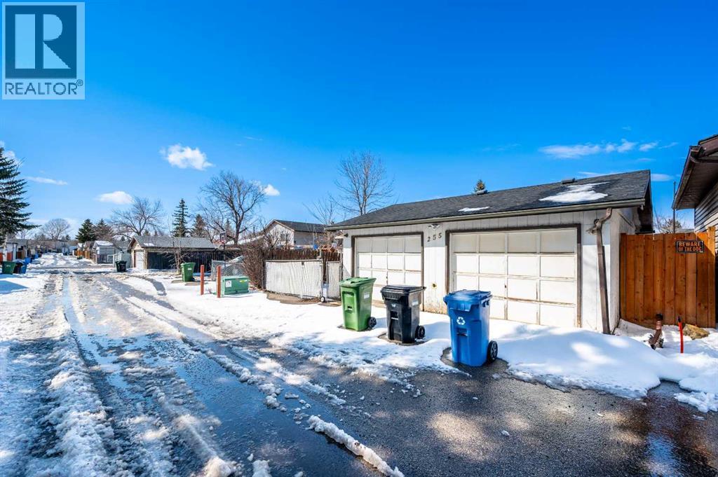 255 Castleridge Drive NE - 33