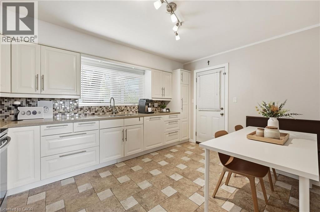 2441 BARCLAY Road - 8