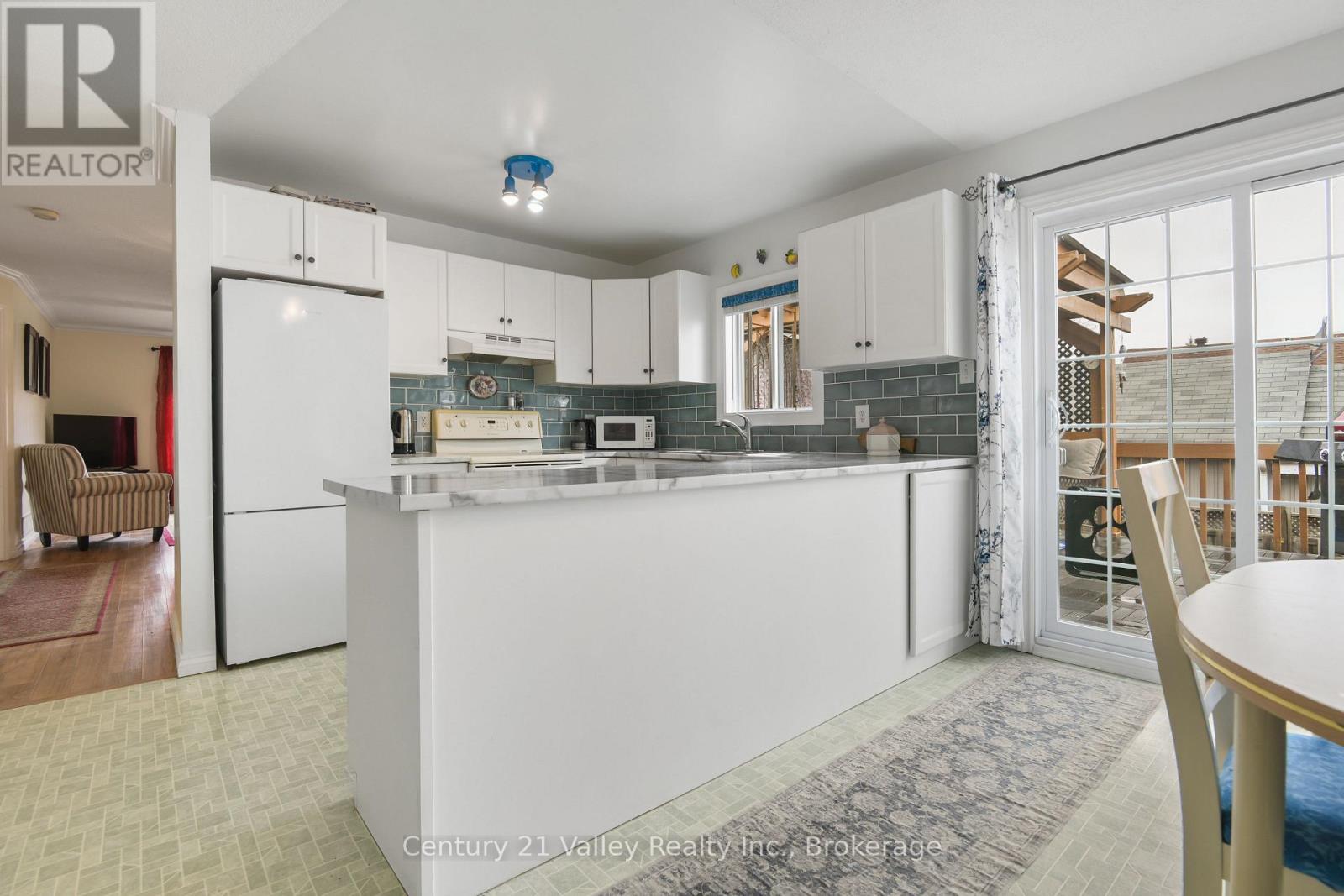 99 QUEEN STREET N - 12