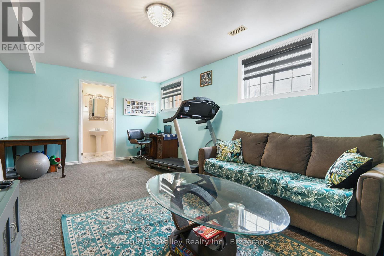 99 QUEEN STREET N - 23