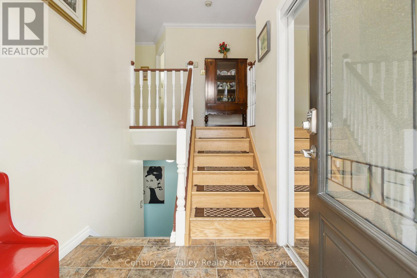 99 QUEEN STREET N - 7