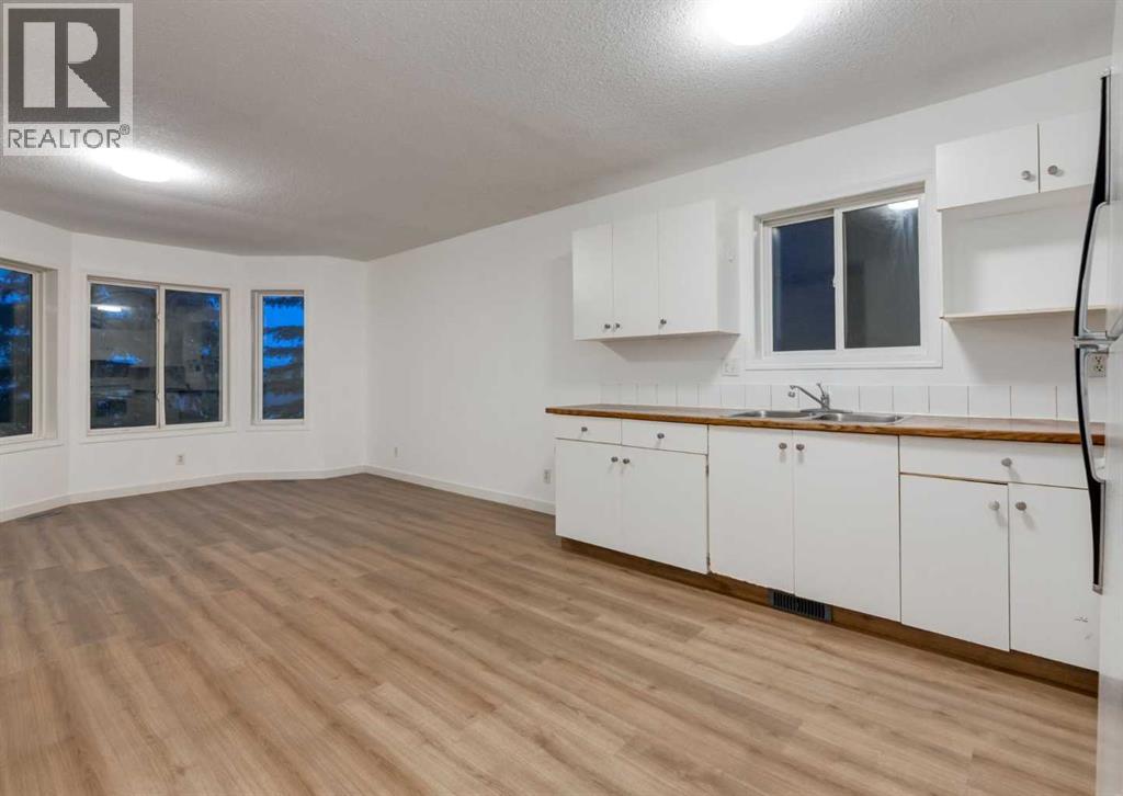 1135 37 Street SE - 21
