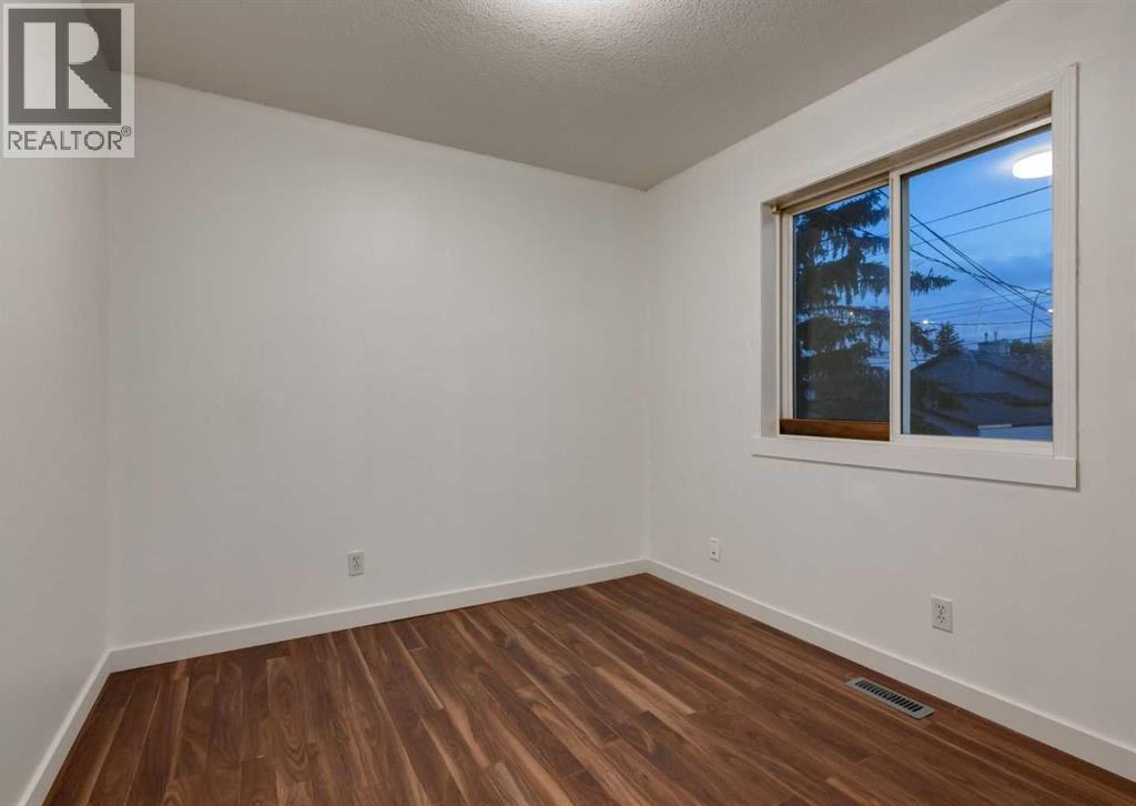 1135 37 Street SE - 30