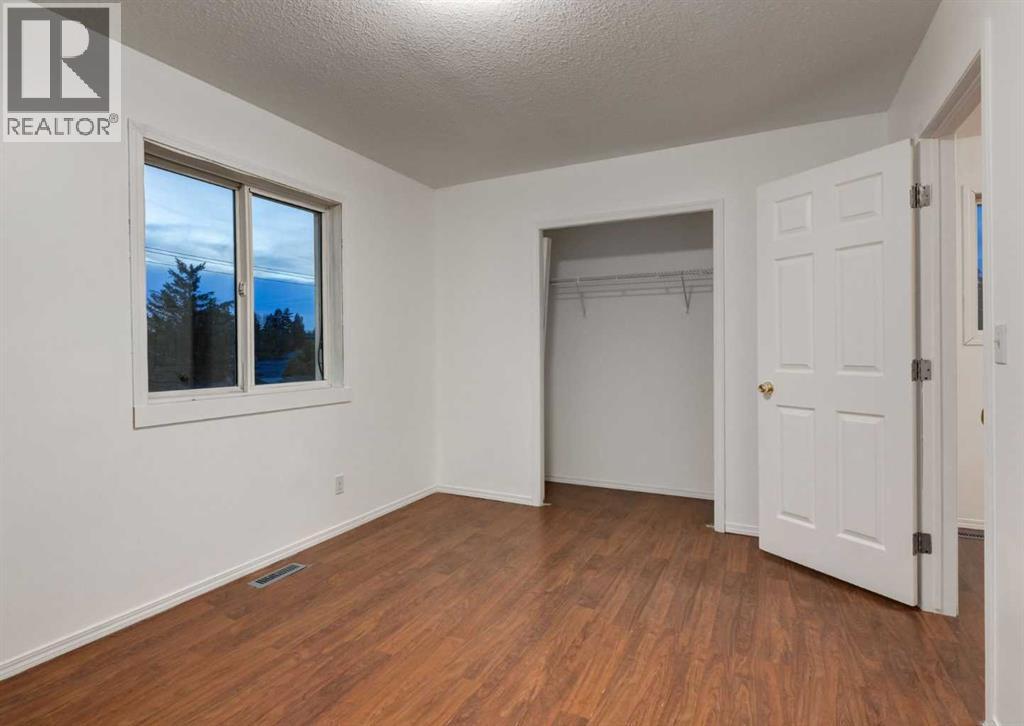 1135 37 Street SE - 38