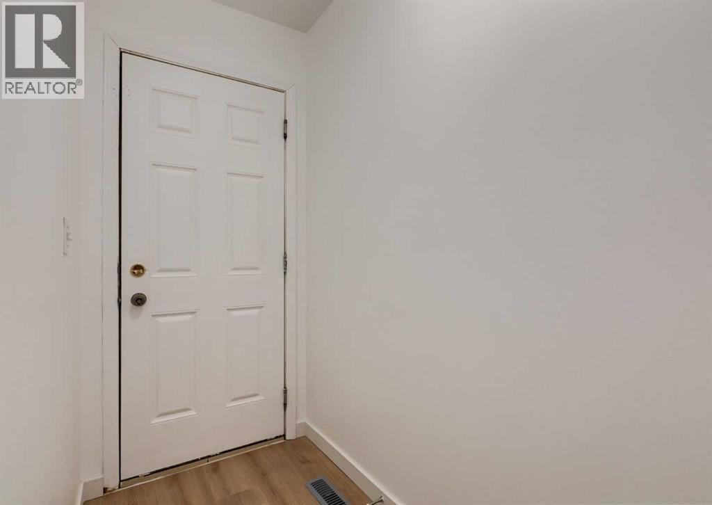 1135 37 Street SE - 20