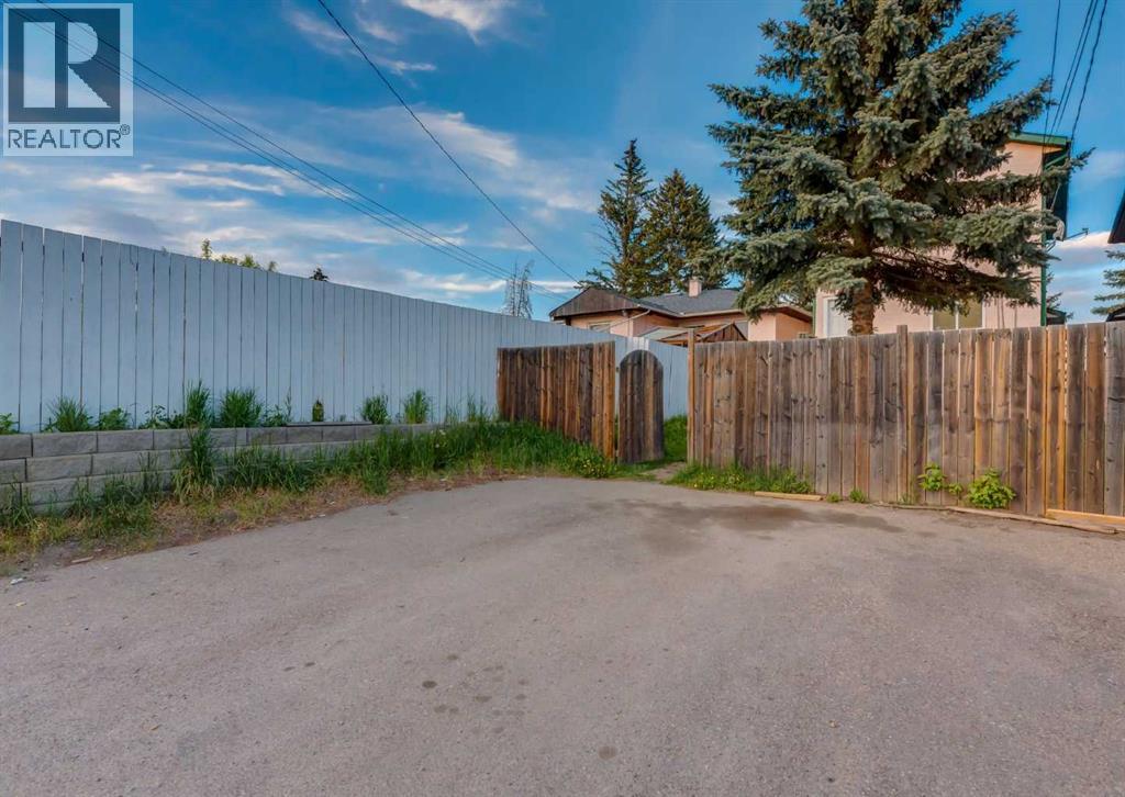 1135 37 Street SE - 47