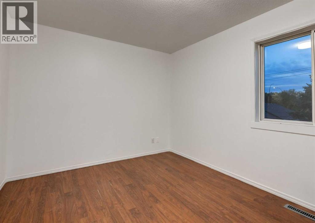 1135 37 Street SE - 36