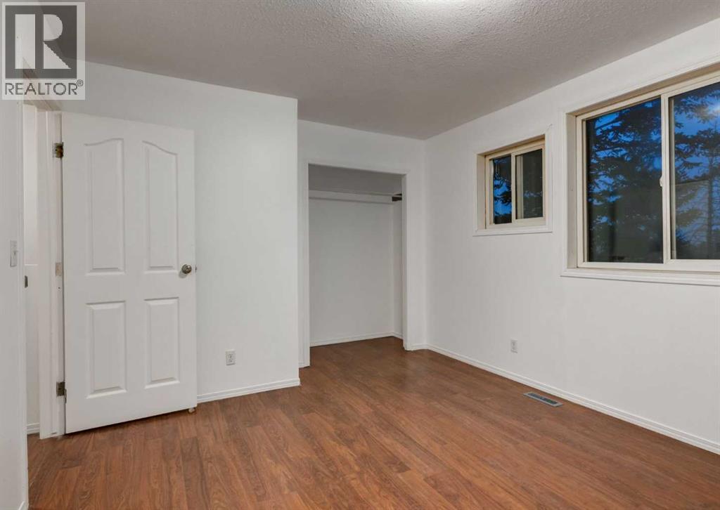 1135 37 Street SE - 40