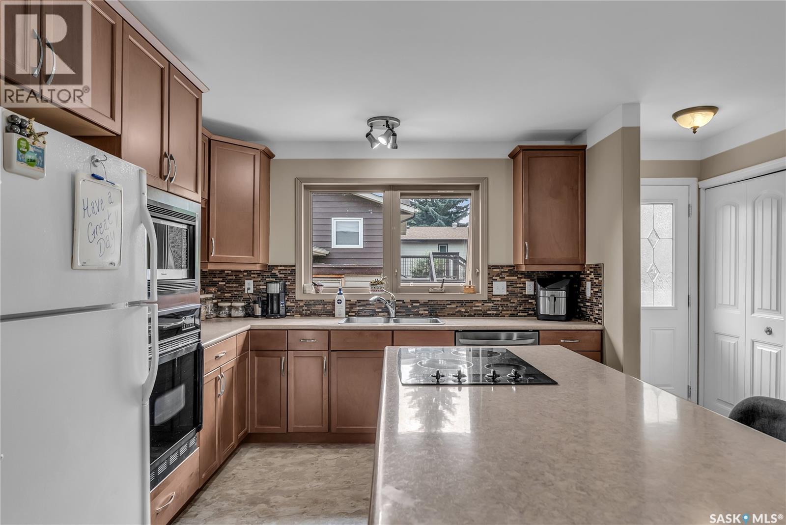 231 Benesh CRESCENT - 10