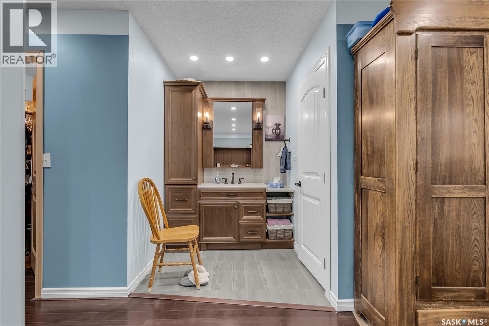 231 Benesh CRESCENT - 24