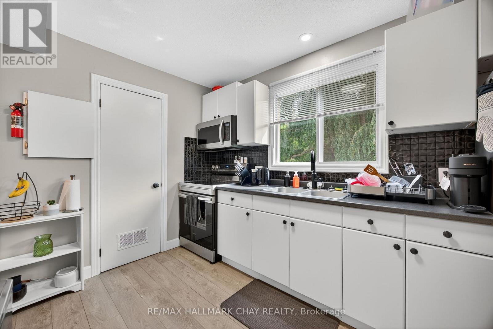 195 LOUISA STREET - 10