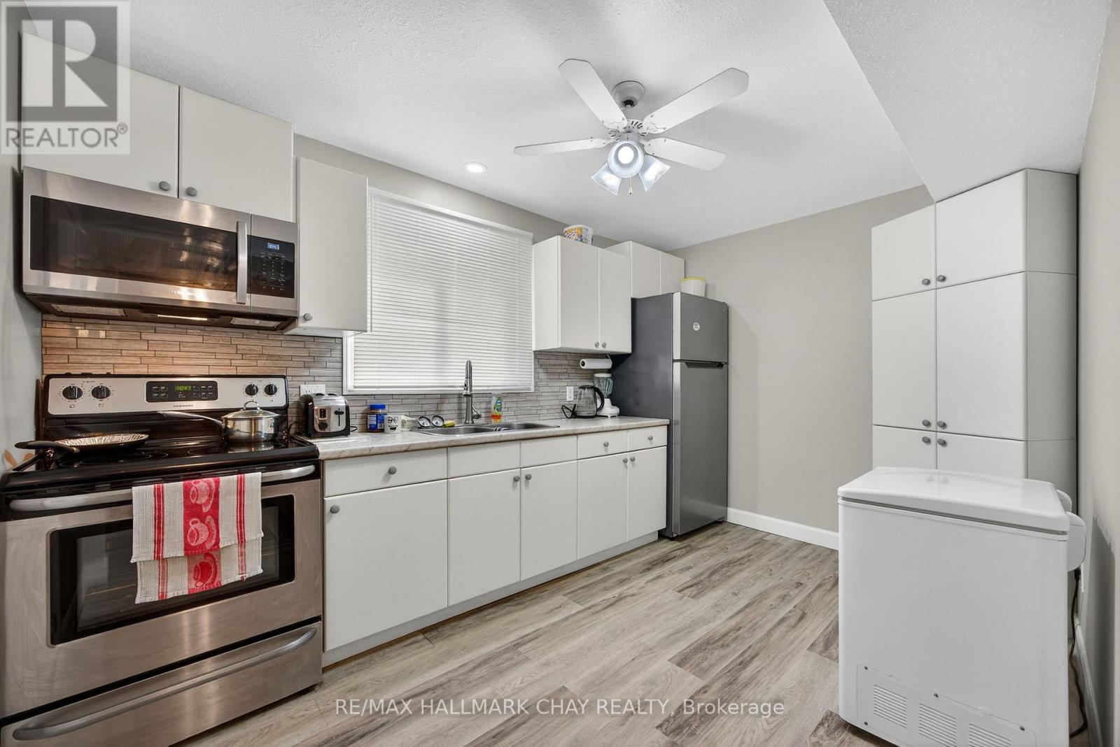 195 LOUISA STREET - 22
