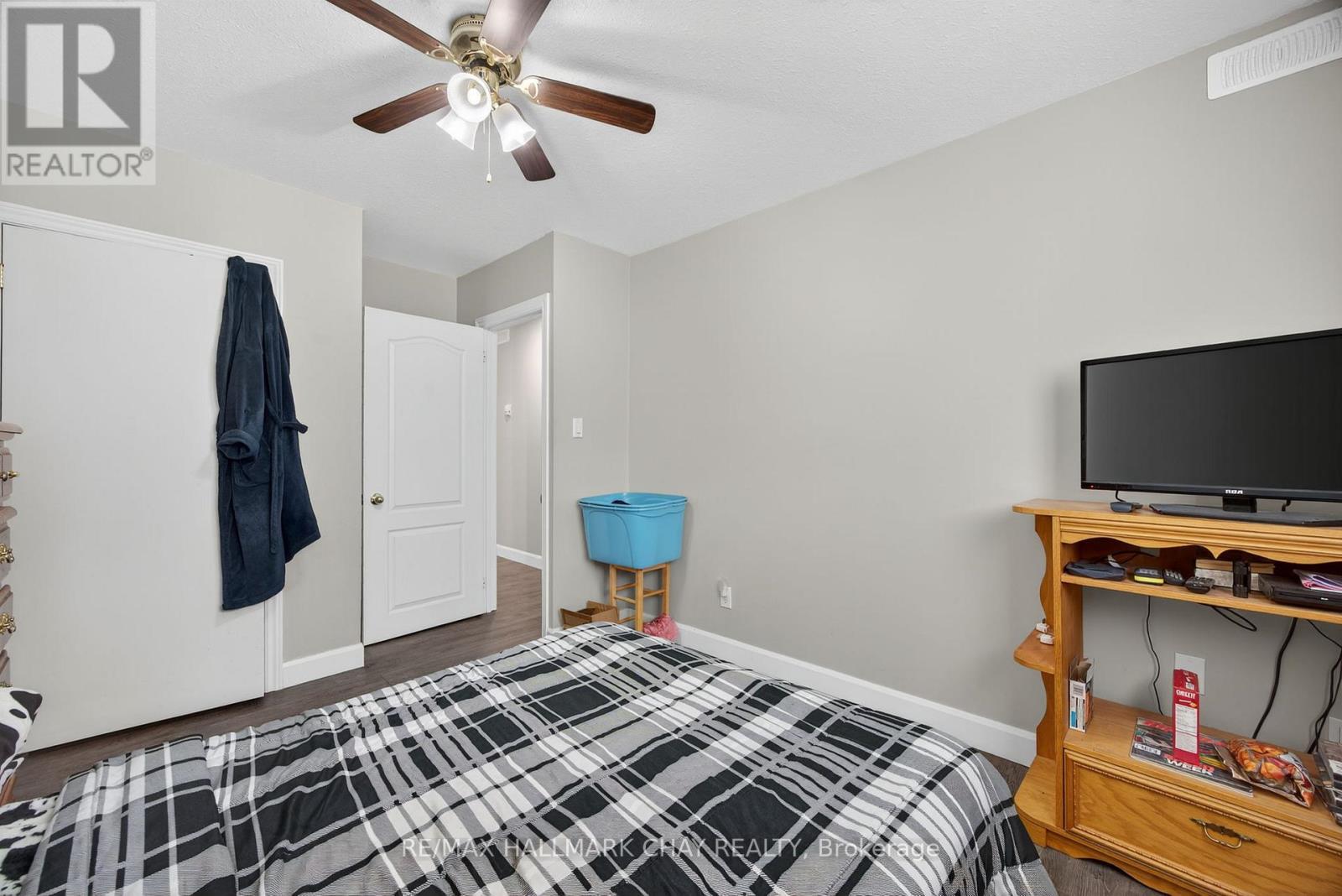 195 LOUISA STREET - 26