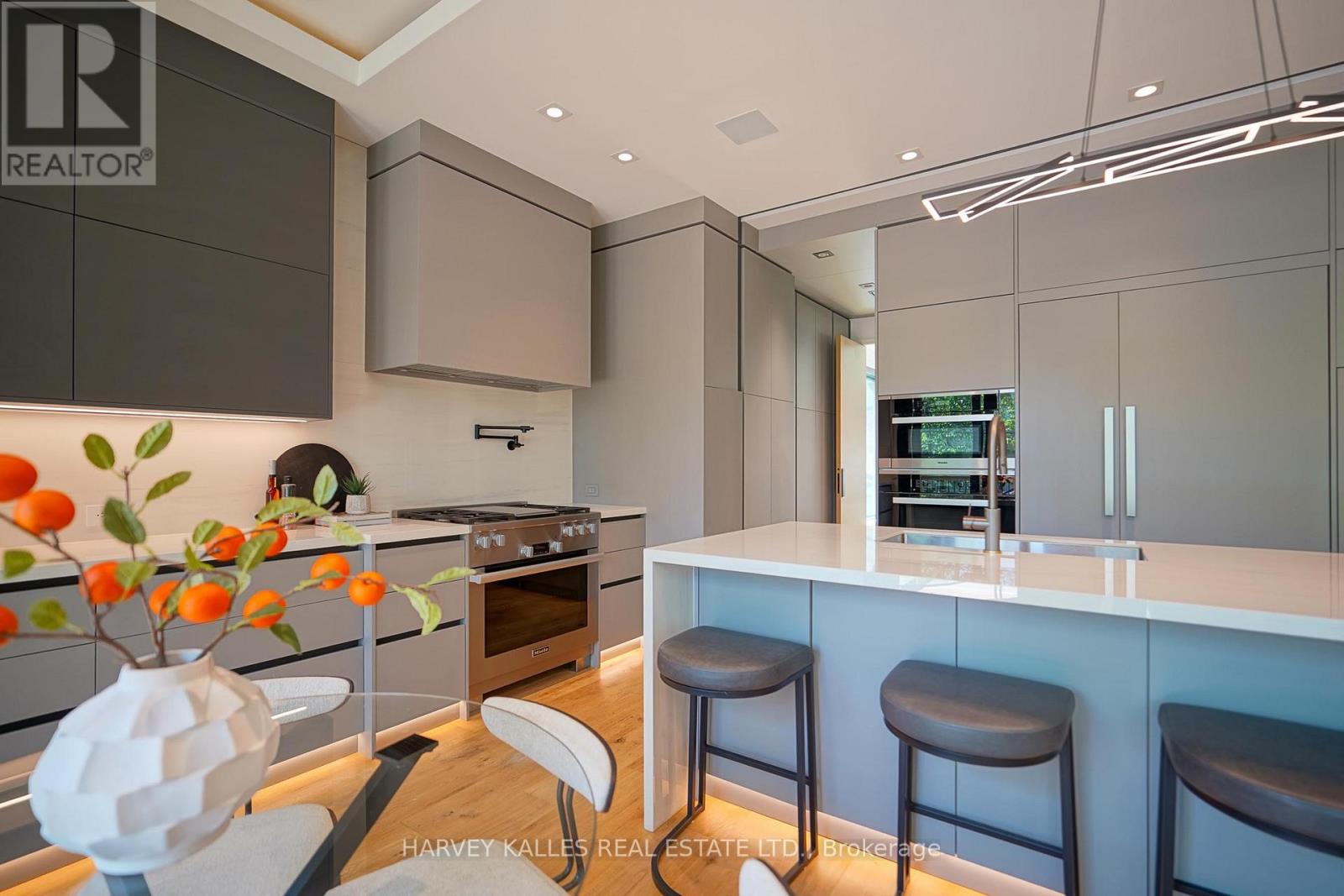 585 BEDFORD PARK AVENUE - 16