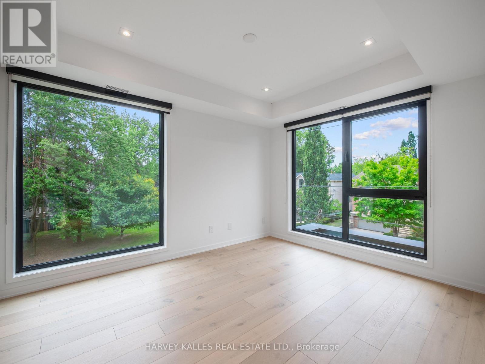 585 BEDFORD PARK AVENUE - 32