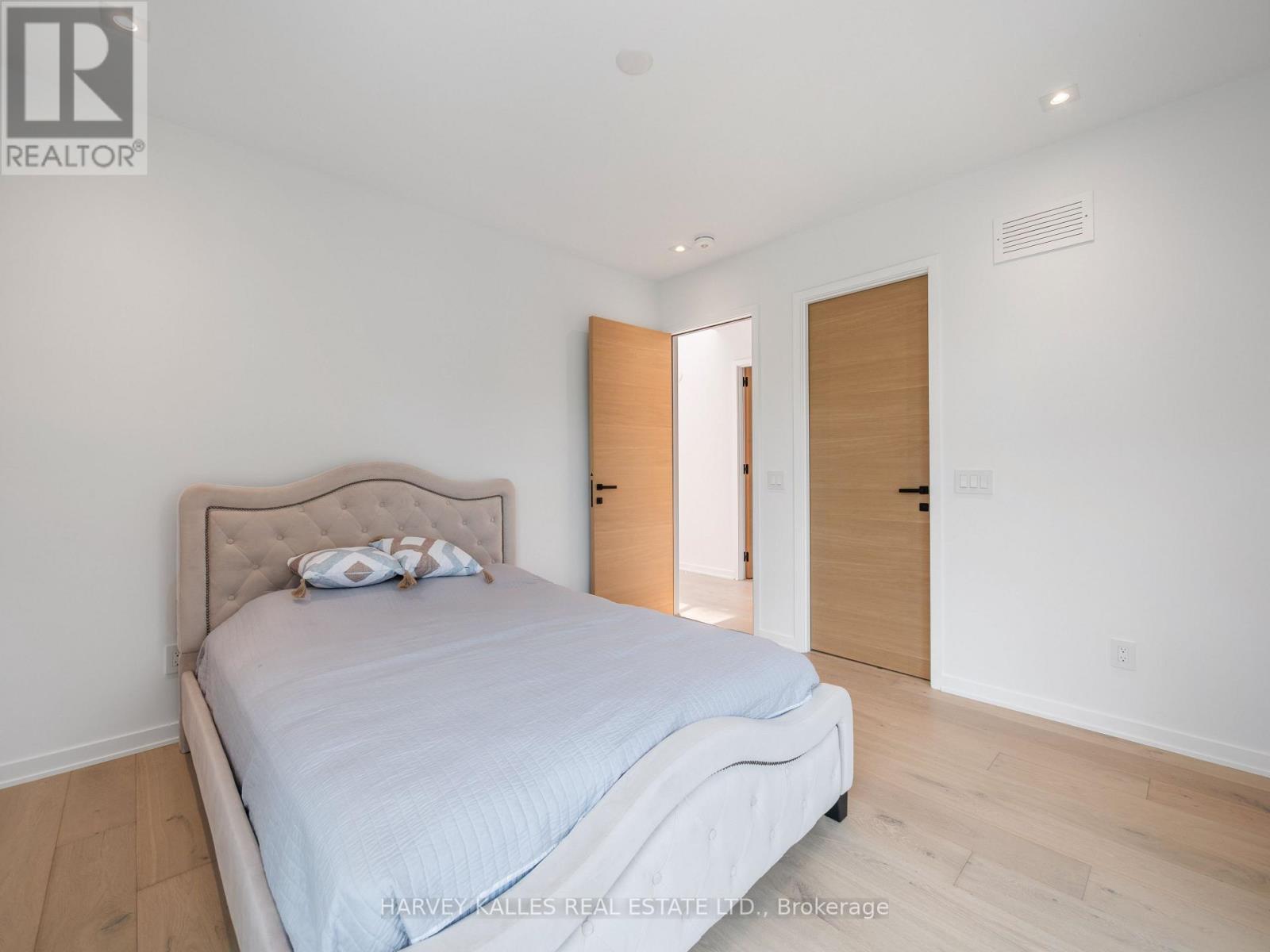 585 BEDFORD PARK AVENUE - 36