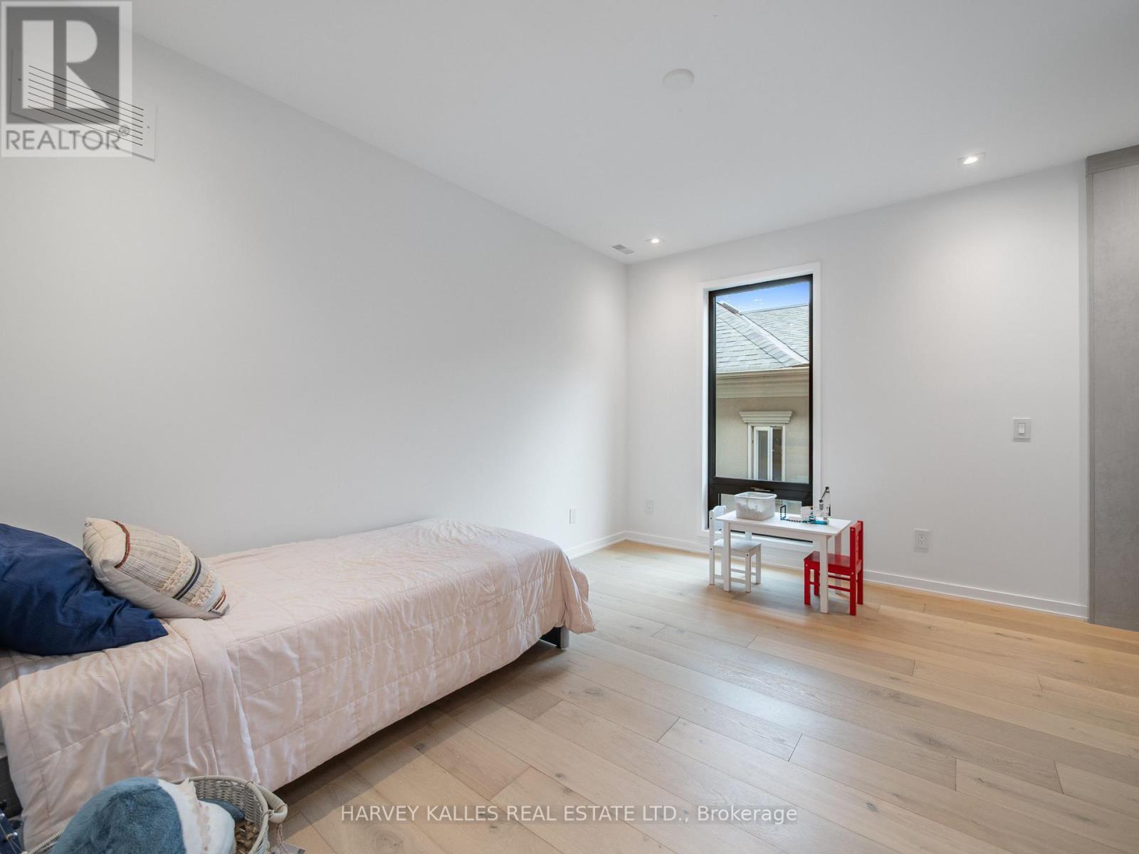 585 BEDFORD PARK AVENUE - 38