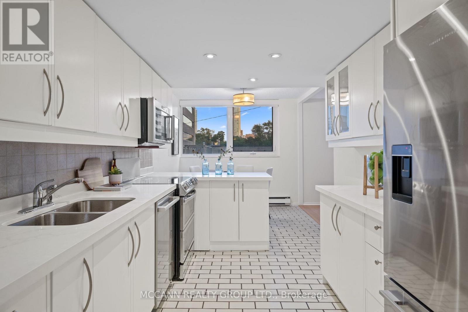 #301 360 BLOOR STREET E - 16