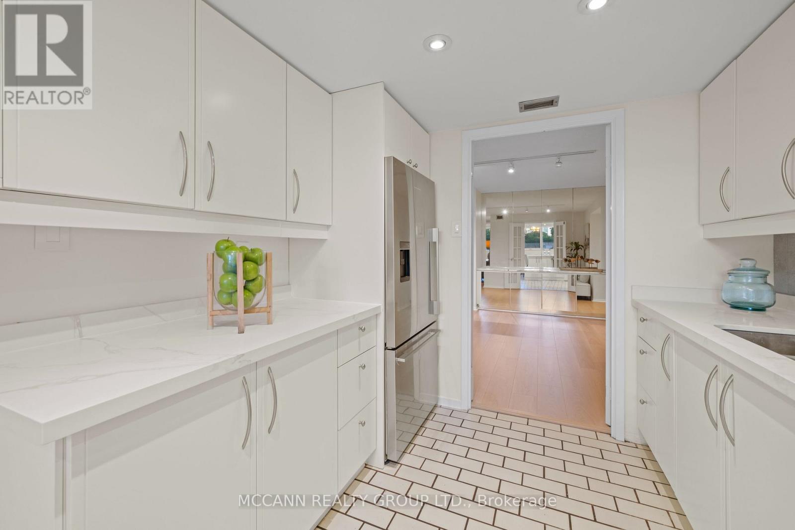 #301 360 BLOOR STREET E - 19