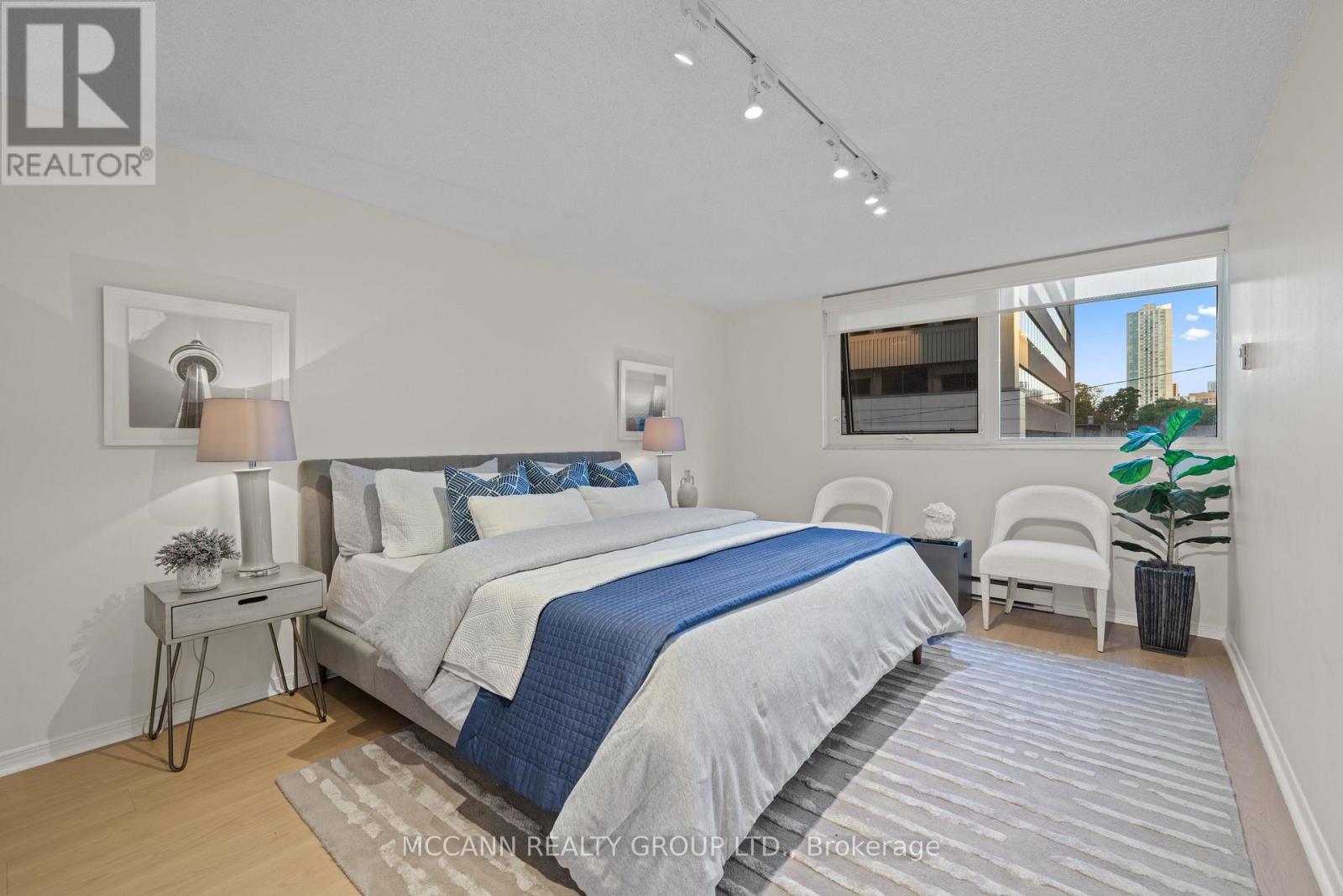 #301 360 BLOOR STREET E - 22