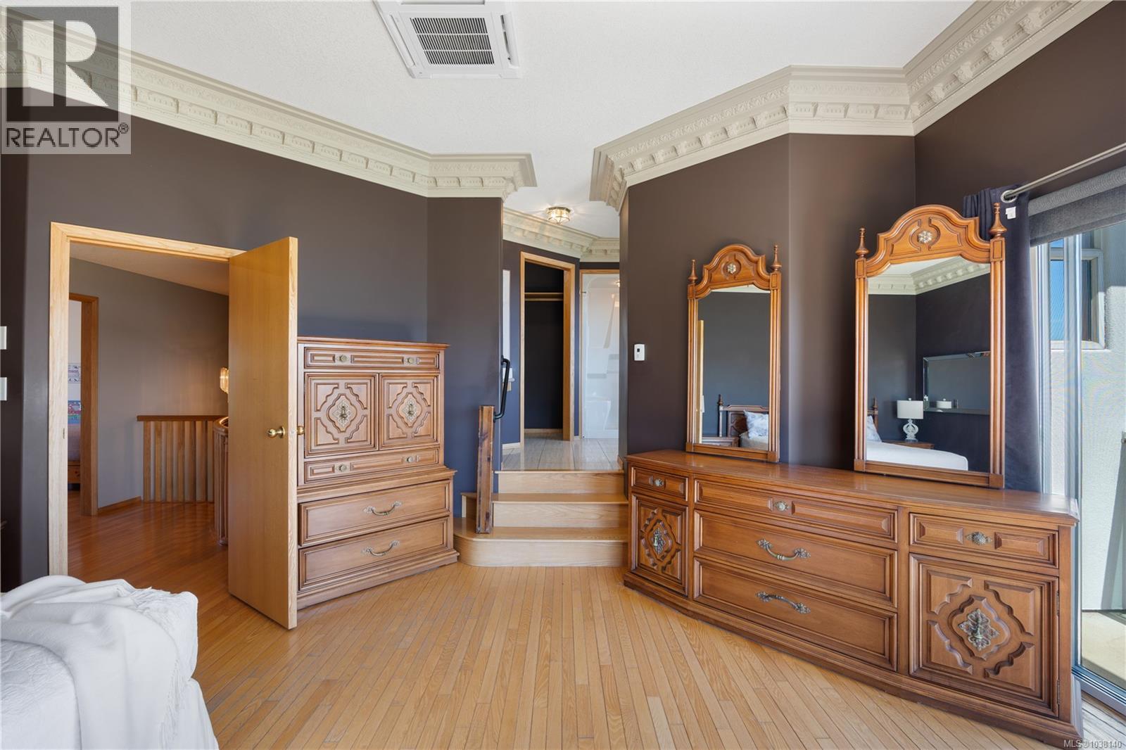 725 Thulin St - 23