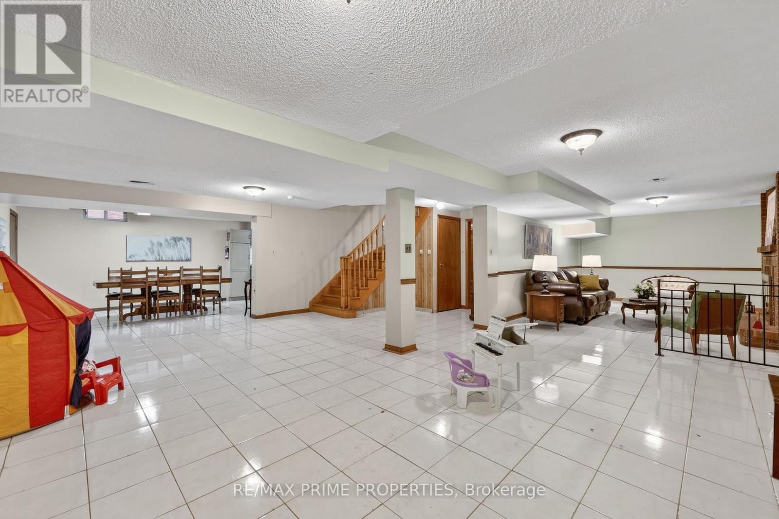 15 JIMSTON DRIVE - 26
