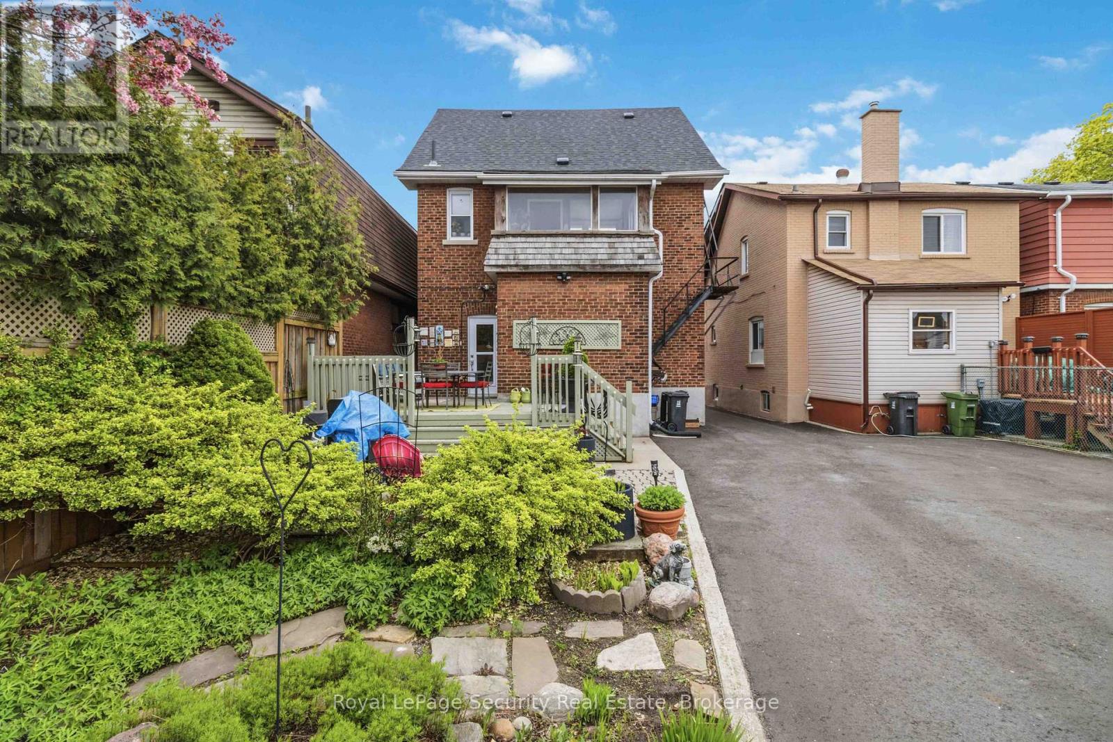 27 HOLLEY AVENUE - 37