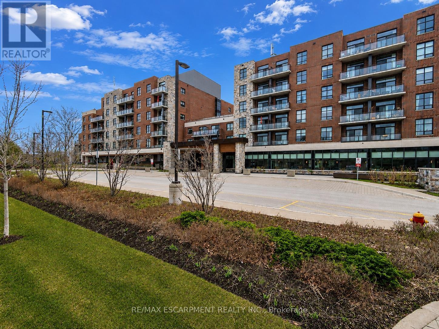 #309 3290 NEW STREET - 37