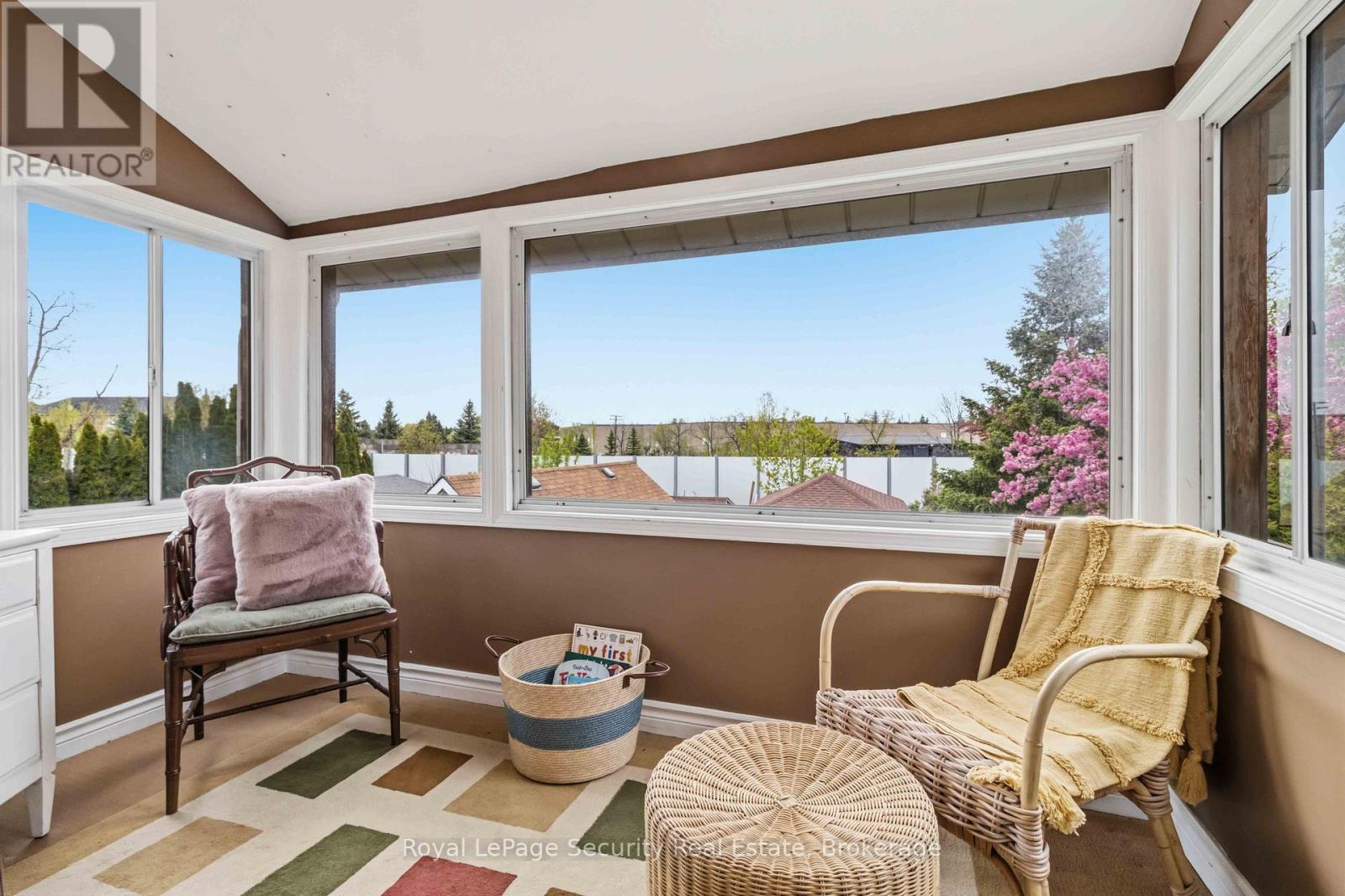 27 HOLLEY AVENUE - 32
