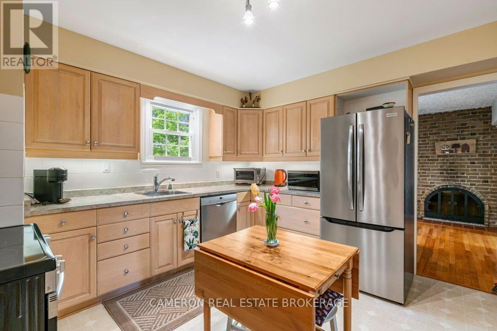 1515 GRANT AVENUE - 10