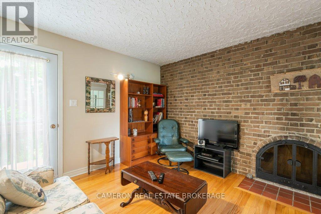 1515 GRANT AVENUE - 12