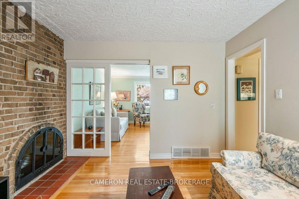 1515 GRANT AVENUE - 13