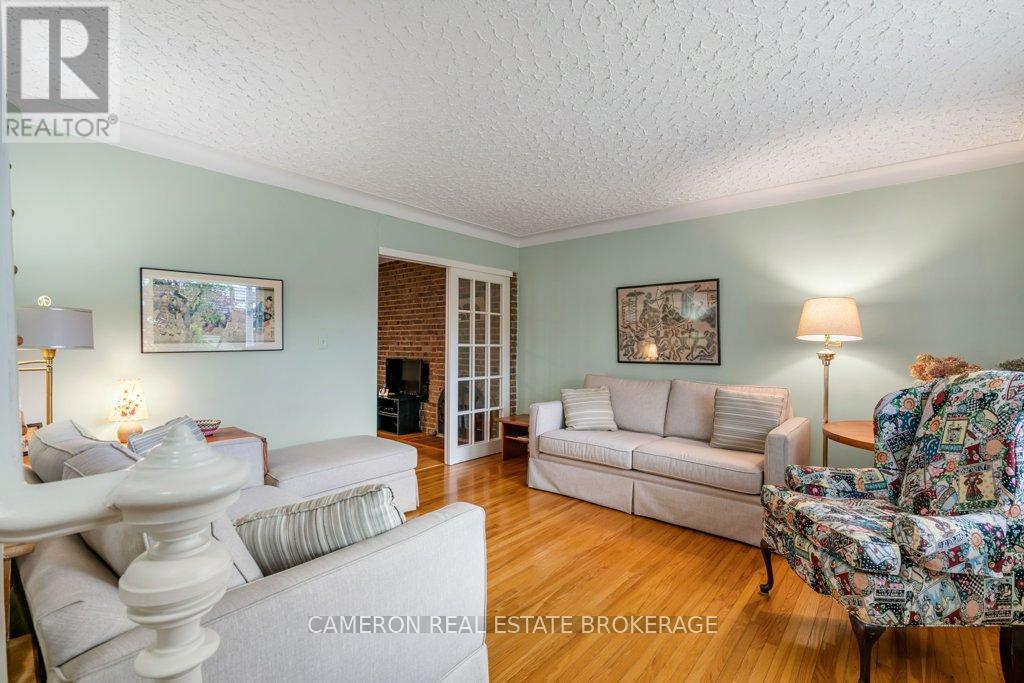 1515 GRANT AVENUE - 8
