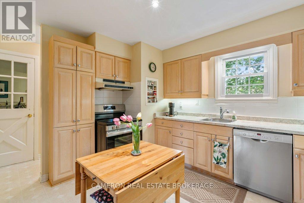 1515 GRANT AVENUE - 11