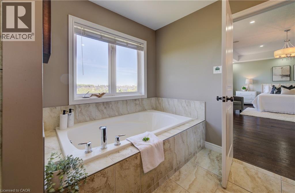264 EVENS POND Crescent - 31