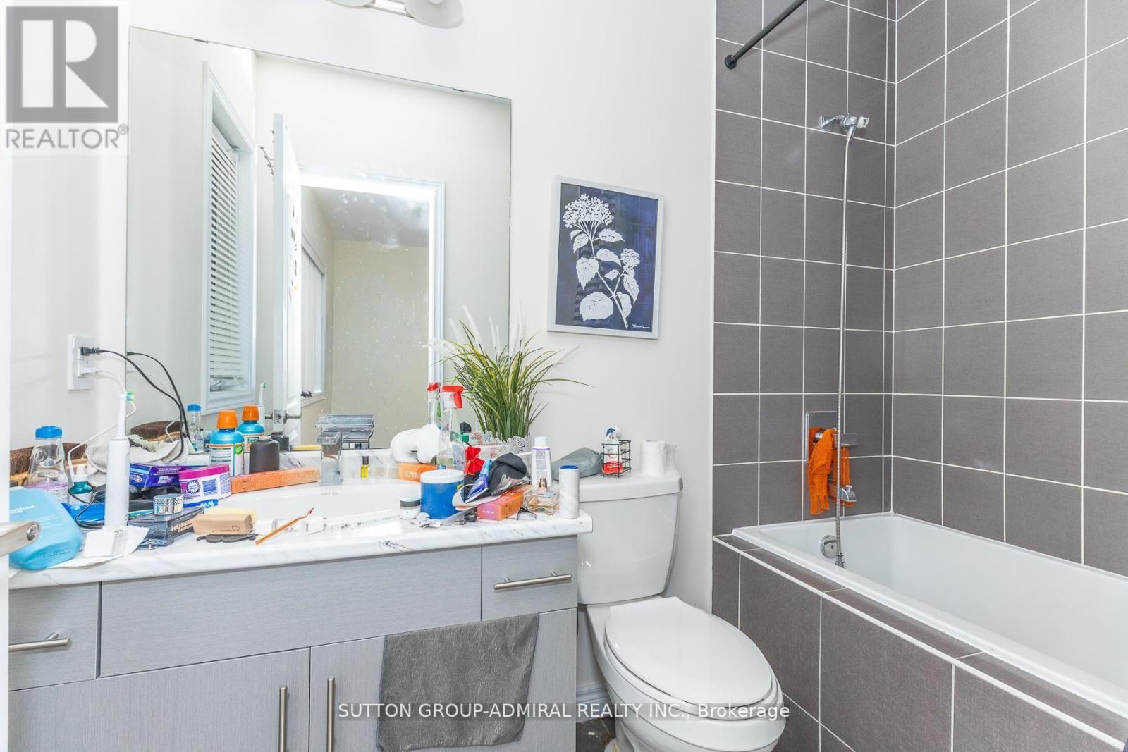 30 ALBERT SPENCER AVENUE - 32