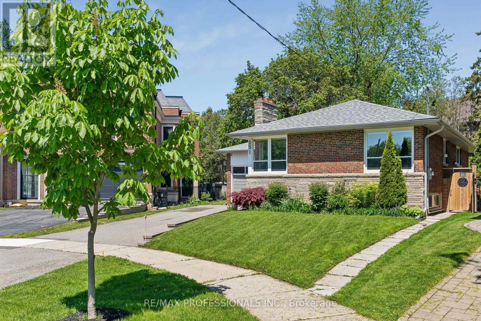 151 PERRY CRESCENT - Image 2