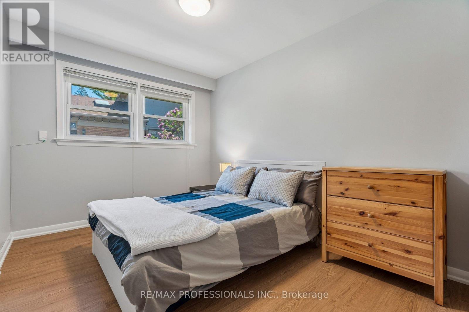 151 PERRY CRESCENT - 25