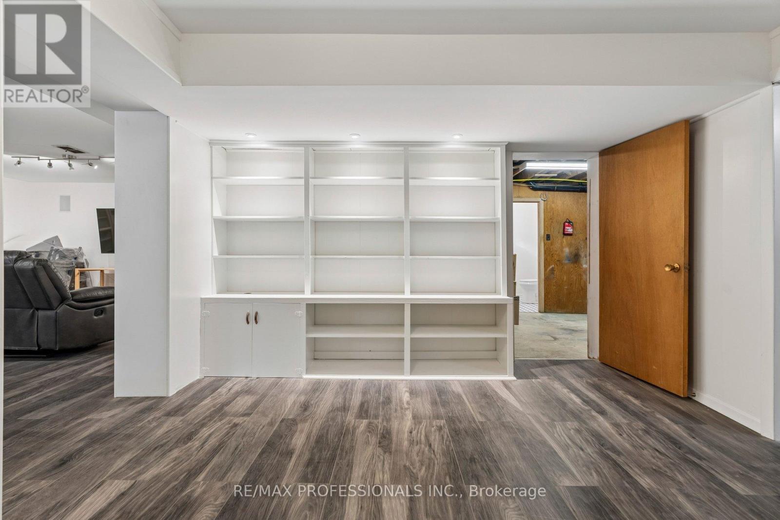 151 PERRY CRESCENT - 33