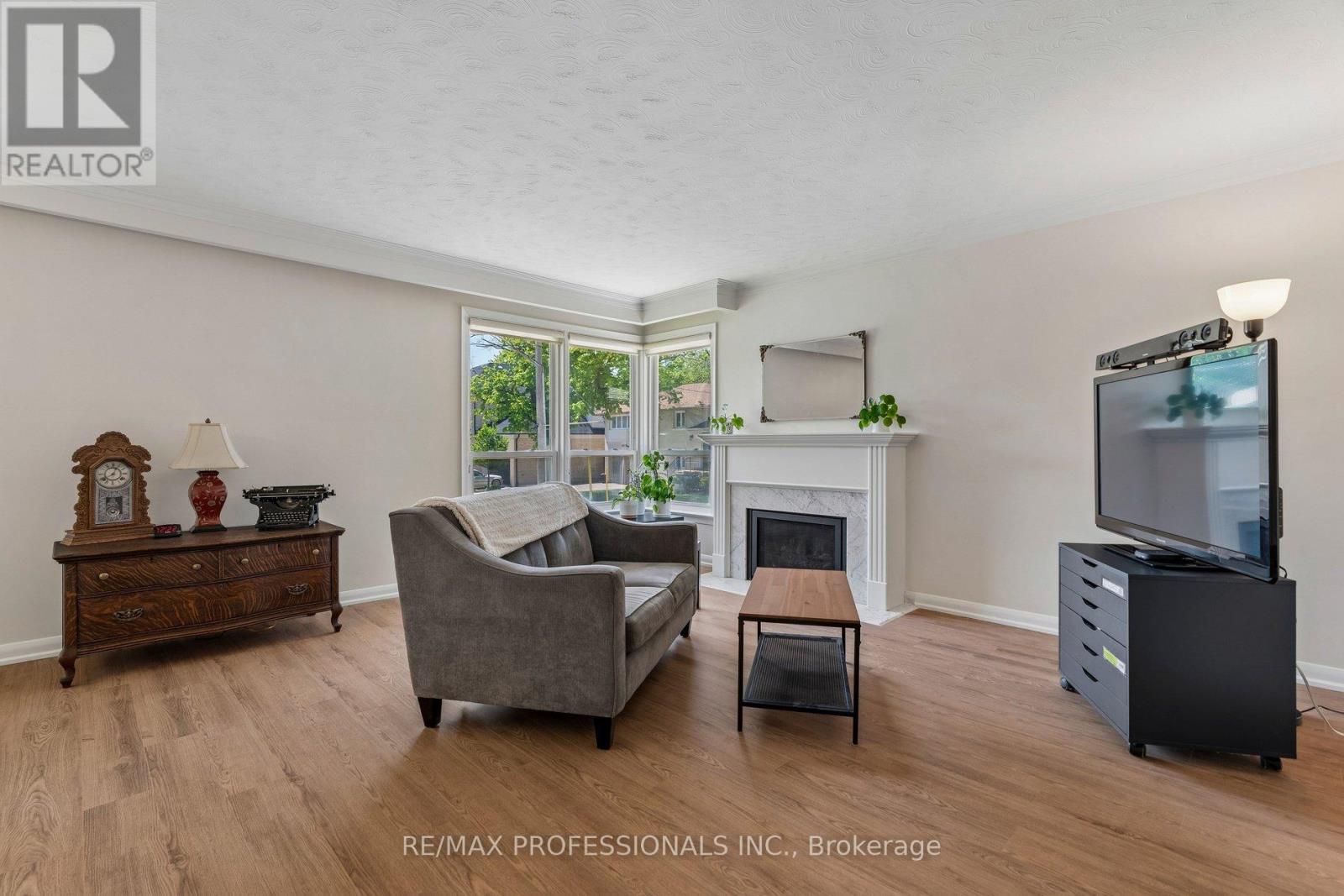 151 PERRY CRESCENT - 9