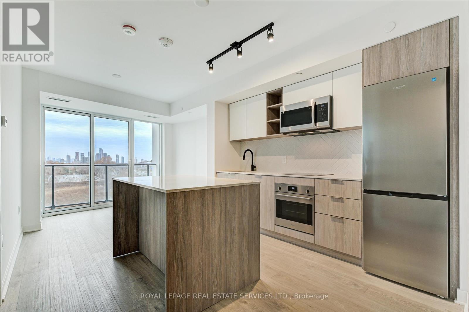 ##523 36 ZORRA STREET - 14