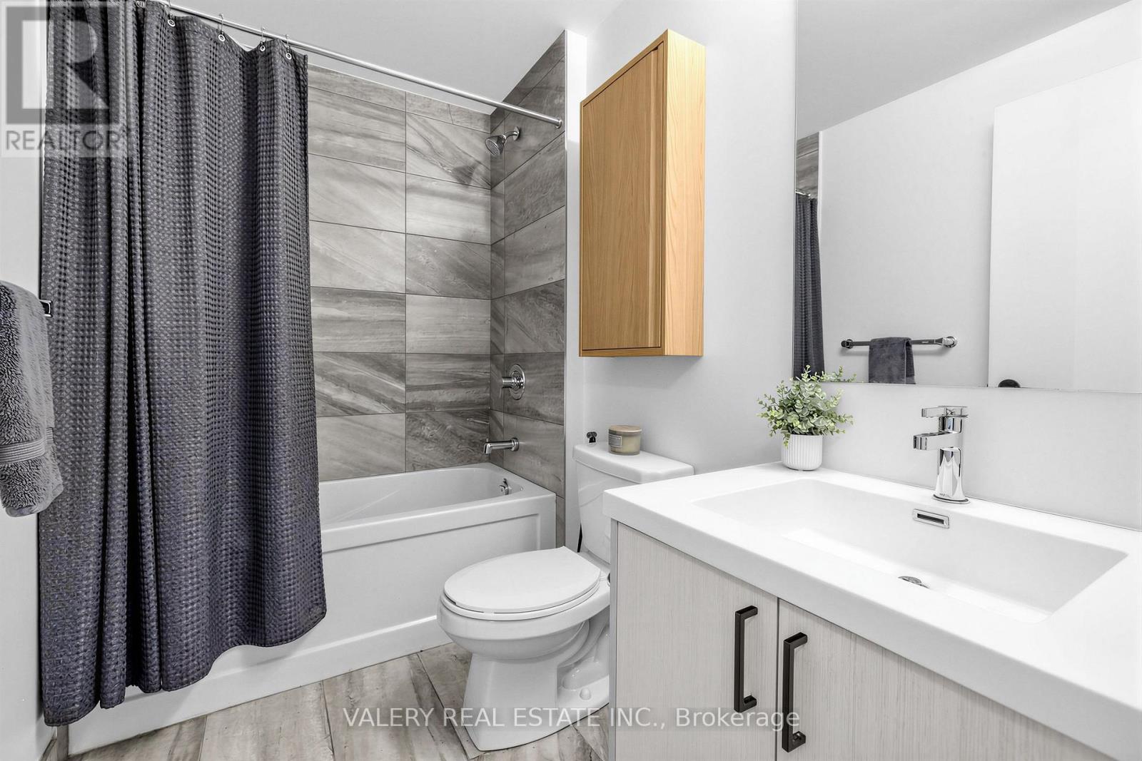 #411 60 GEORGE BUTCHART DRIVE - 15
