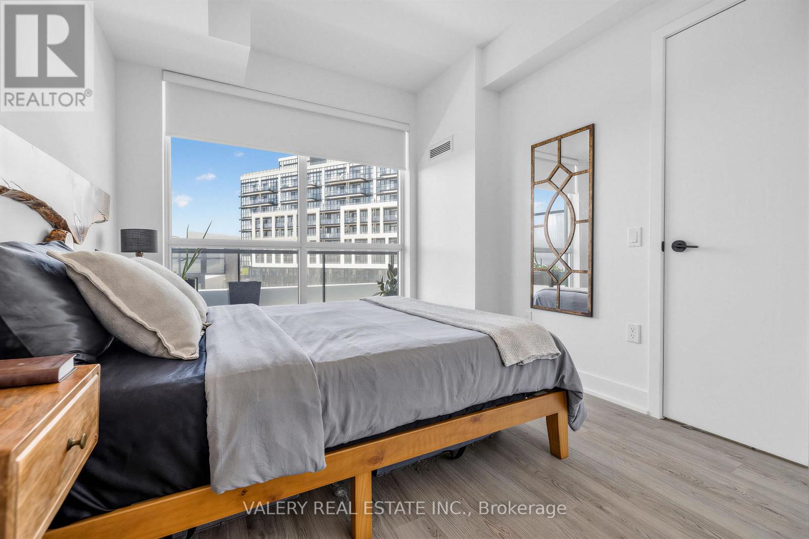 #411 60 GEORGE BUTCHART DRIVE - 7