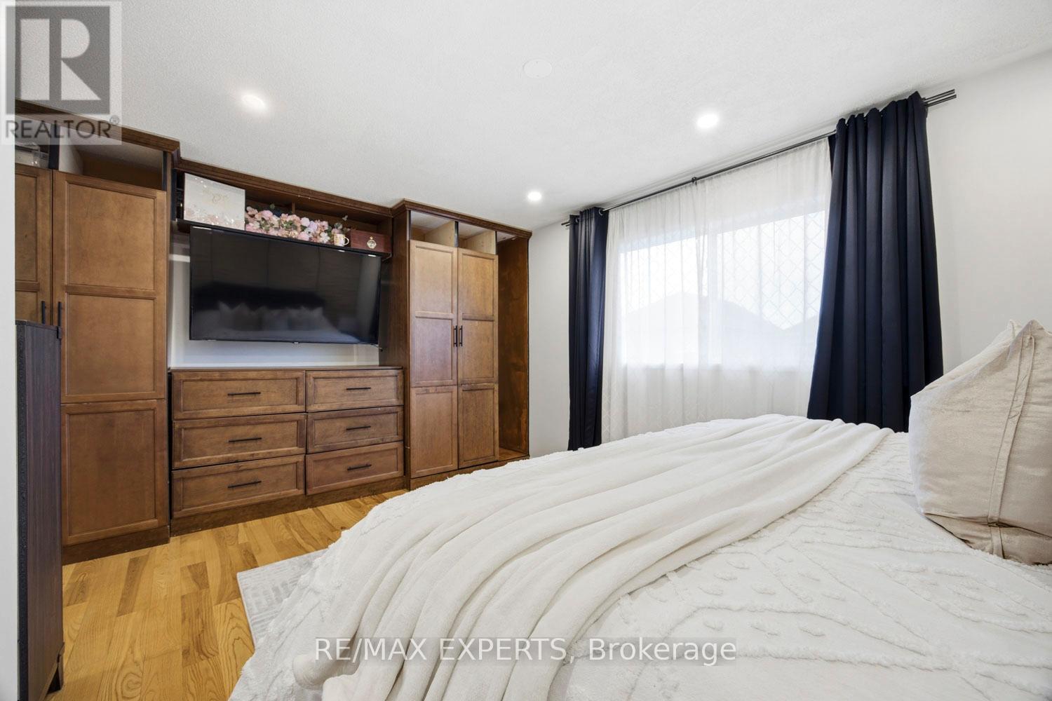 40 DILLS CRESCENT - 16