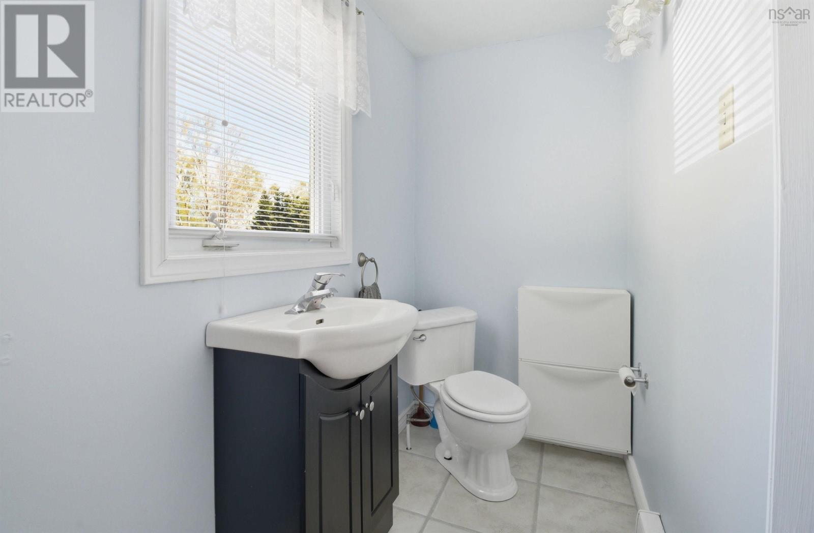 Property 39 of 44 of 63 Deanery Road